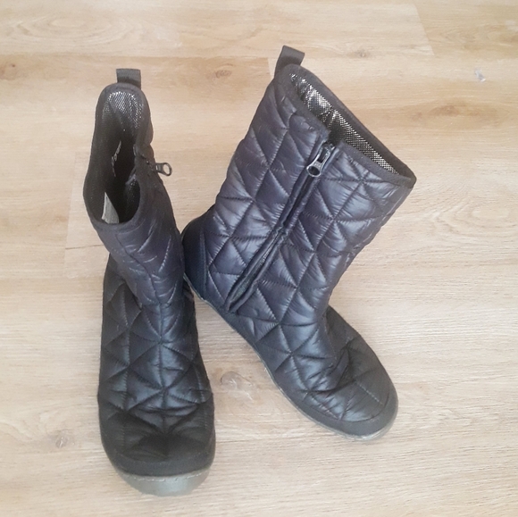 Columbia Minx Slip On Boots / Size 8 Insulated Black Winter Boots - Picture 3 of 12
